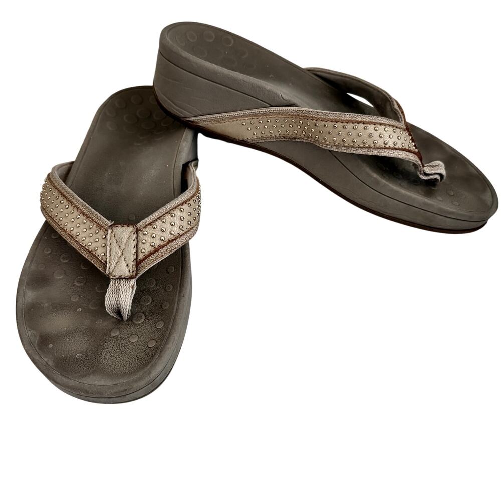 VIONIC Kehoe Leather Studded Wedge Platform Thong Sandals Flip Flop Taupe